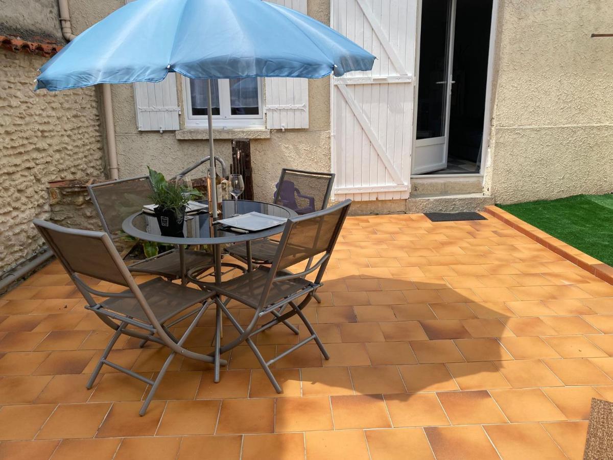 Charmante Maison Avec Cour Privative Cognac Esterno foto
