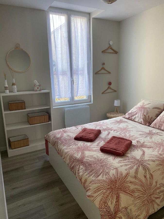 Charmante Maison Avec Cour Privative Cognac Esterno foto