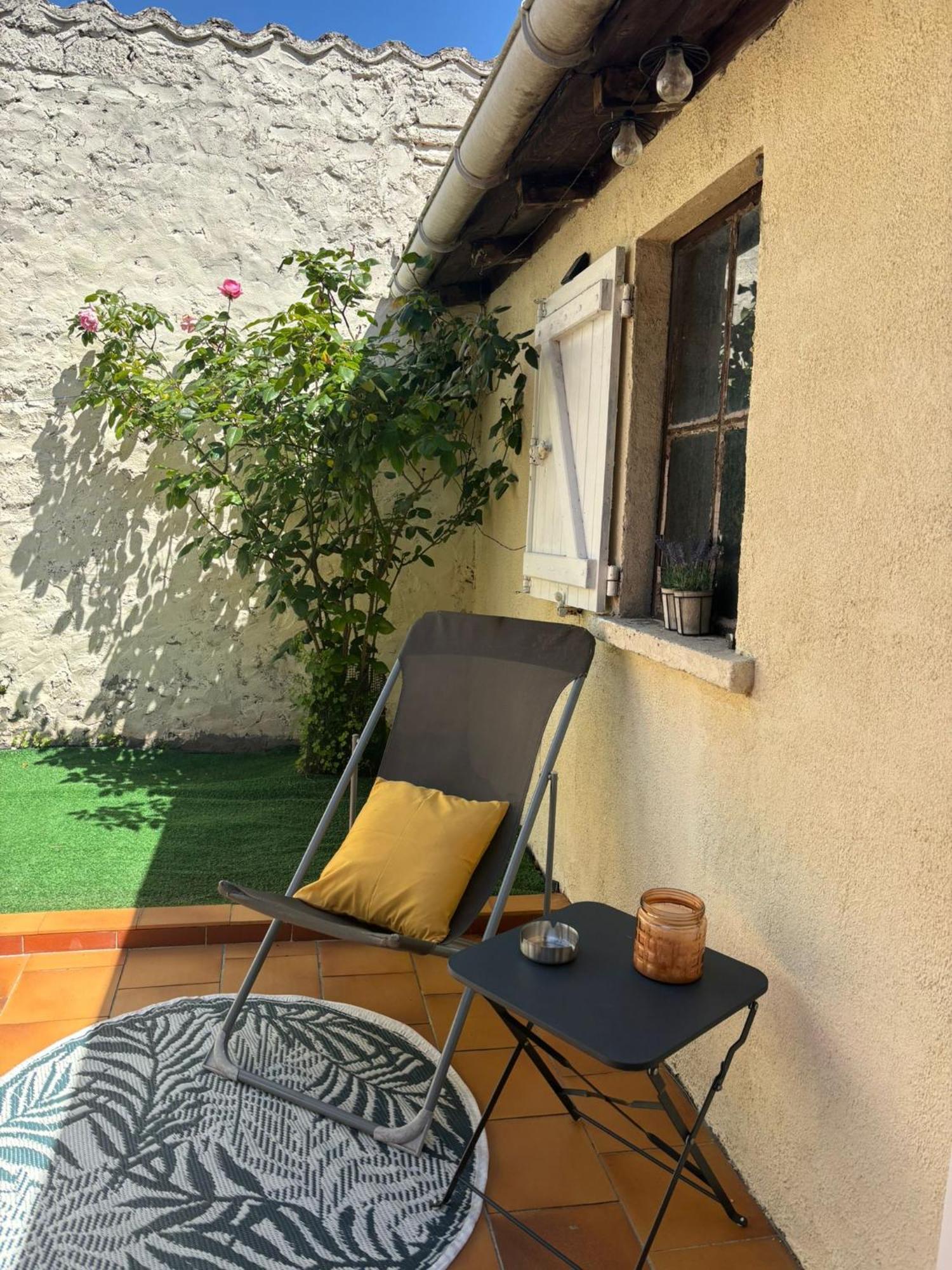 Charmante Maison Avec Cour Privative Cognac Esterno foto